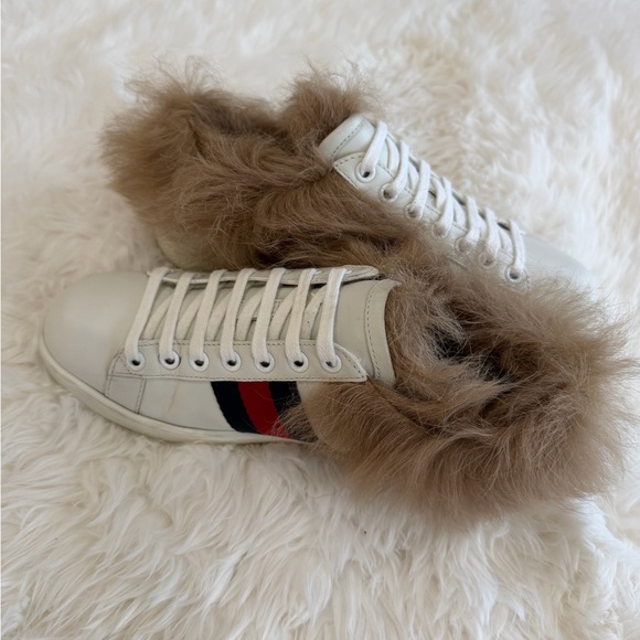 Gucci Ace Embroidered Bee ,Fur-Lined
Sneakers - Size 35 US 5 - Picture 4 of 14